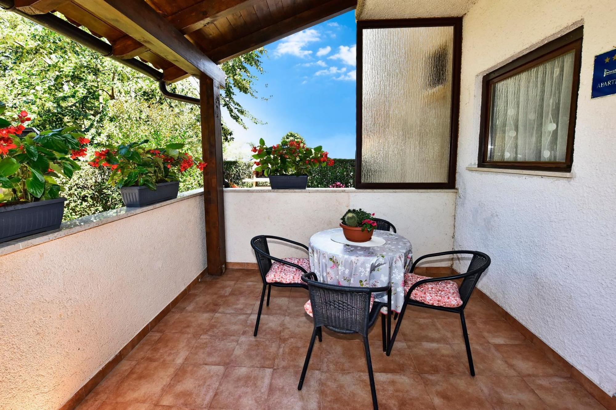 Apartament Irena Arvaj *