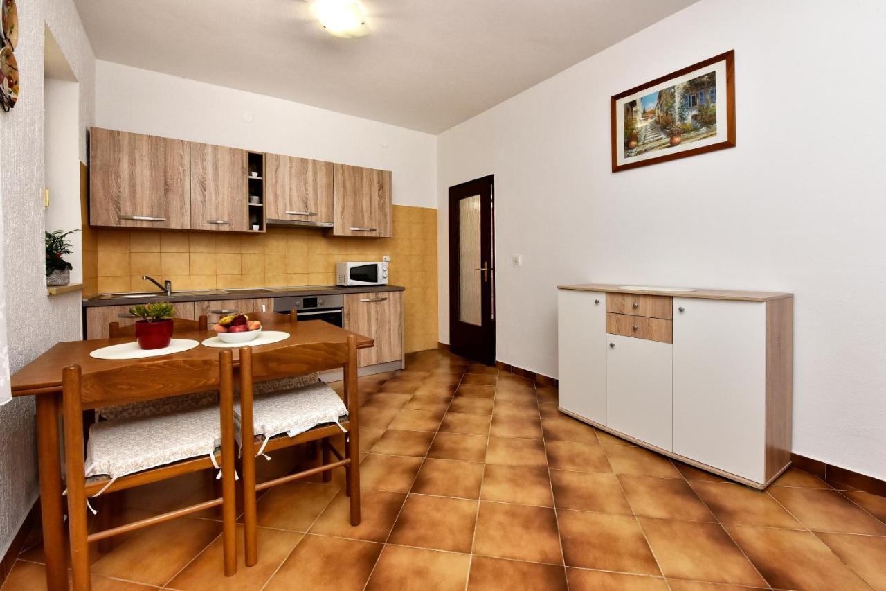 Apartment Irena Arvaj