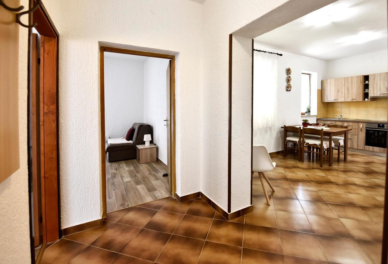 Apartment Irena Arvaj *
