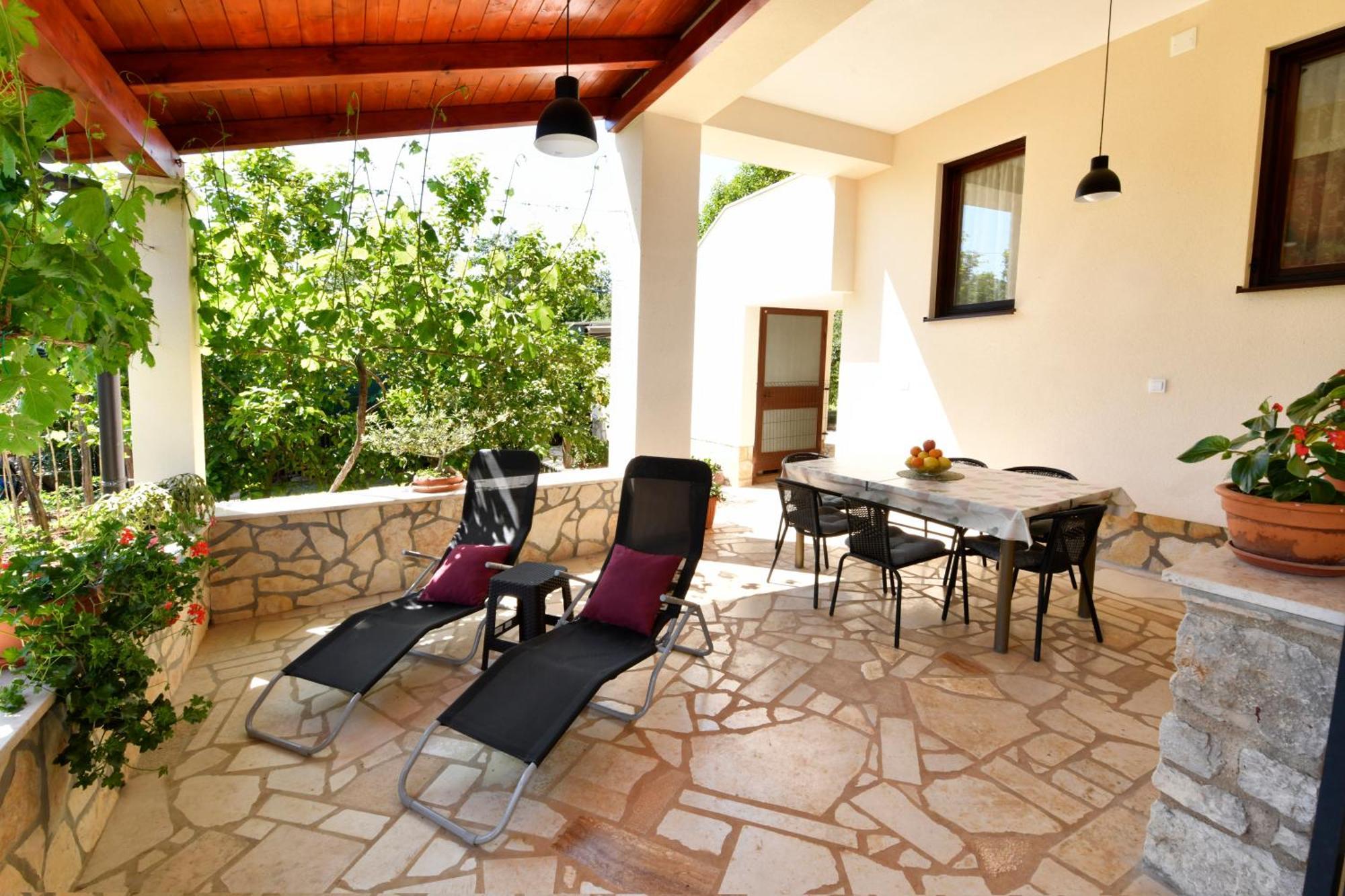 Apartament Irena Arvaj *