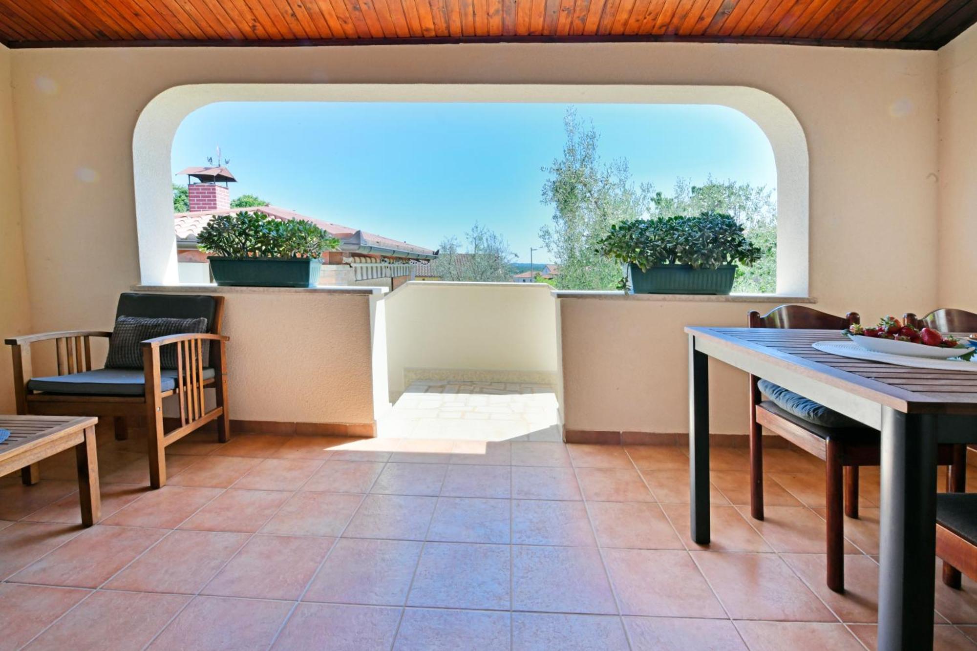 Apartament Irena Arvaj *