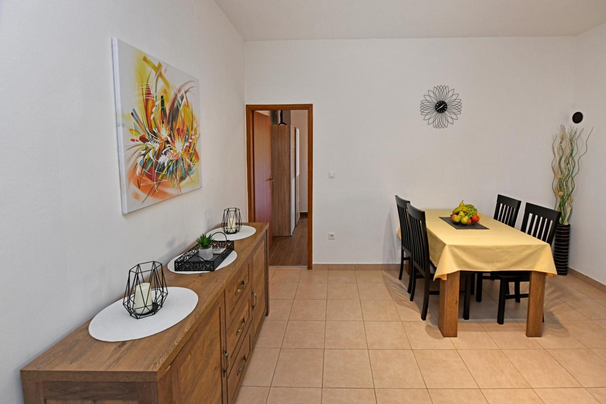 Apartament Irena Arvaj *