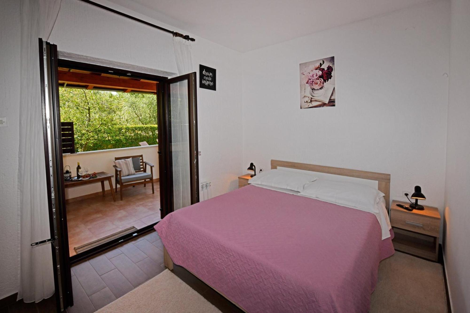 Apartament Irena Arvaj *