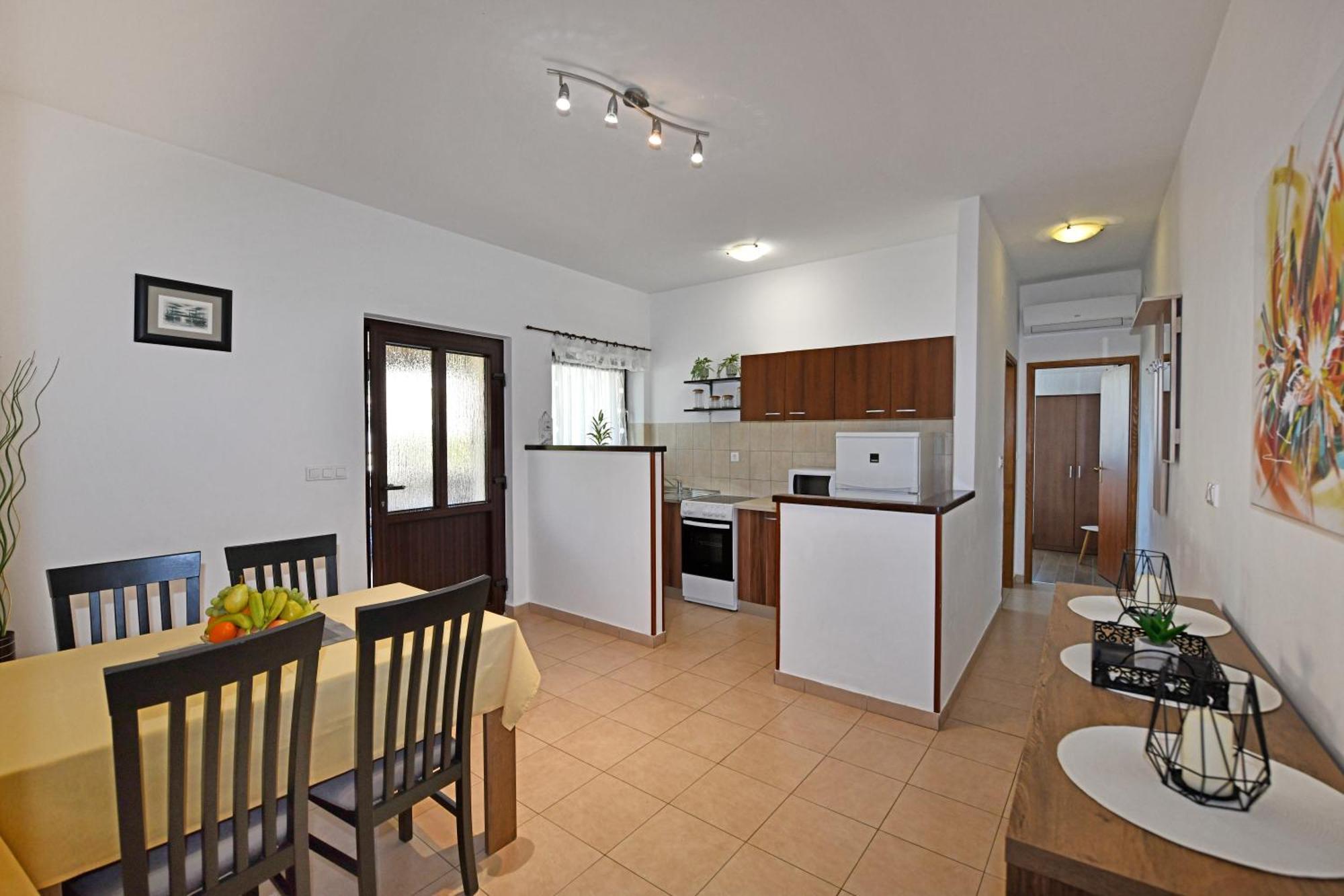 Apartament Irena Arvaj *