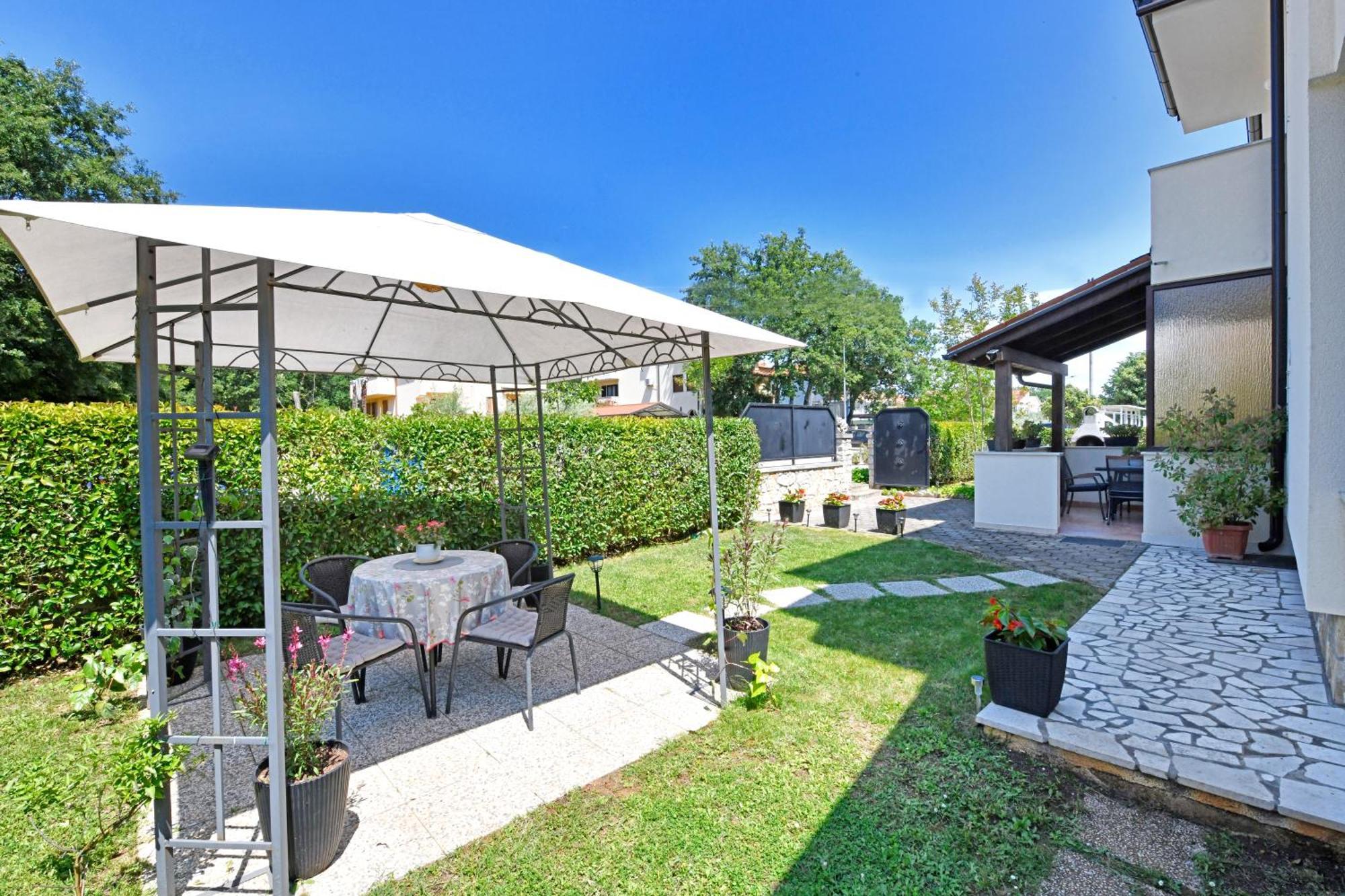 Apartament Irena Arvaj *
